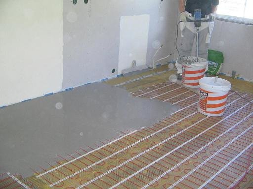 Fundering ang klinkerläggning i kök med värmeslinga under | Byggahus.se