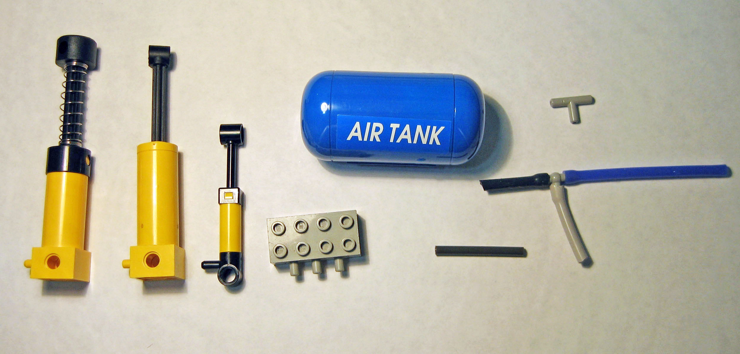 Collection_of_LEGO_pneumatic_components.jpg Collection_of_LEGO_pneumatic_components.jpg