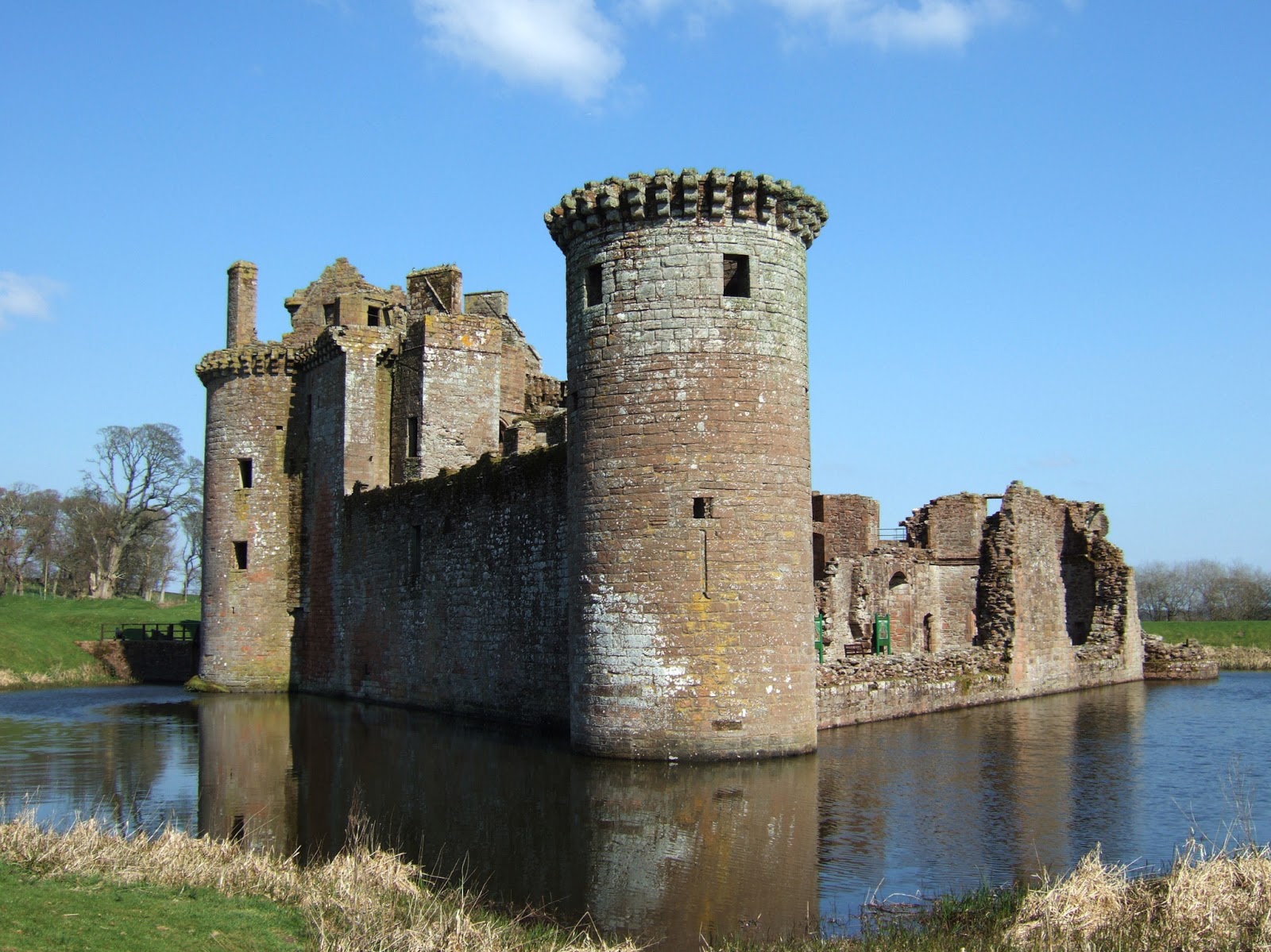 Moat.jpg