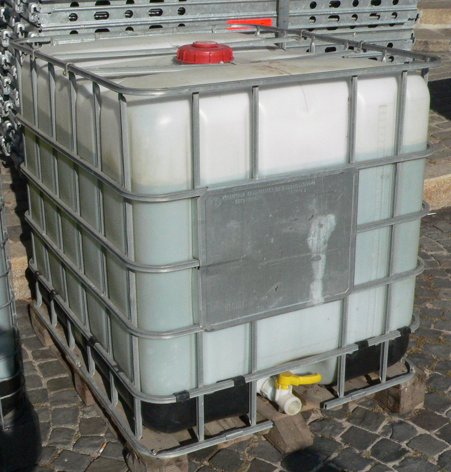 Intermediate_Bulk_Container_fcm.jpg Intermediate_Bulk_Container_fcm.jpg