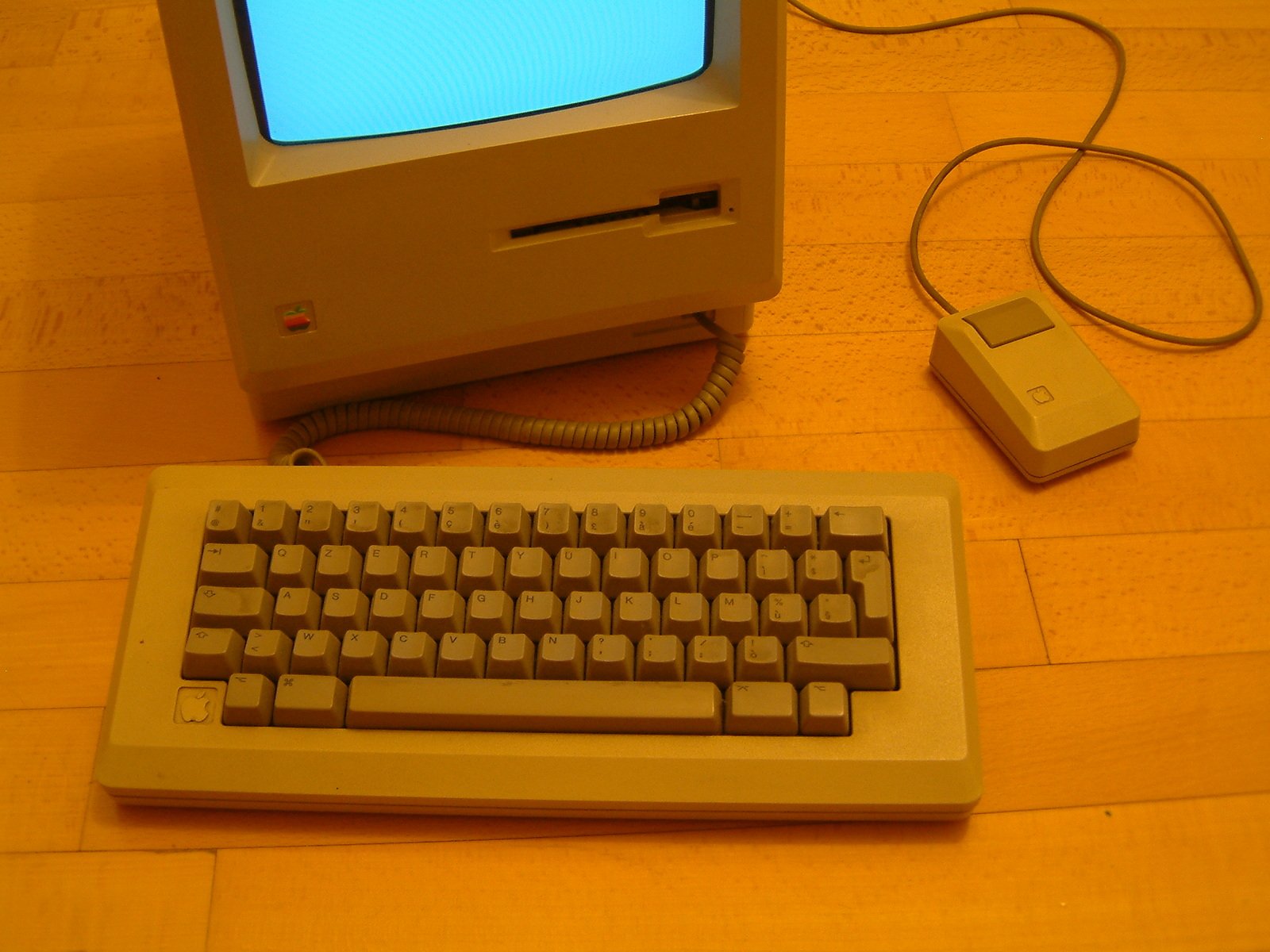 apple-macintosh-plus-5-1510138.jpg