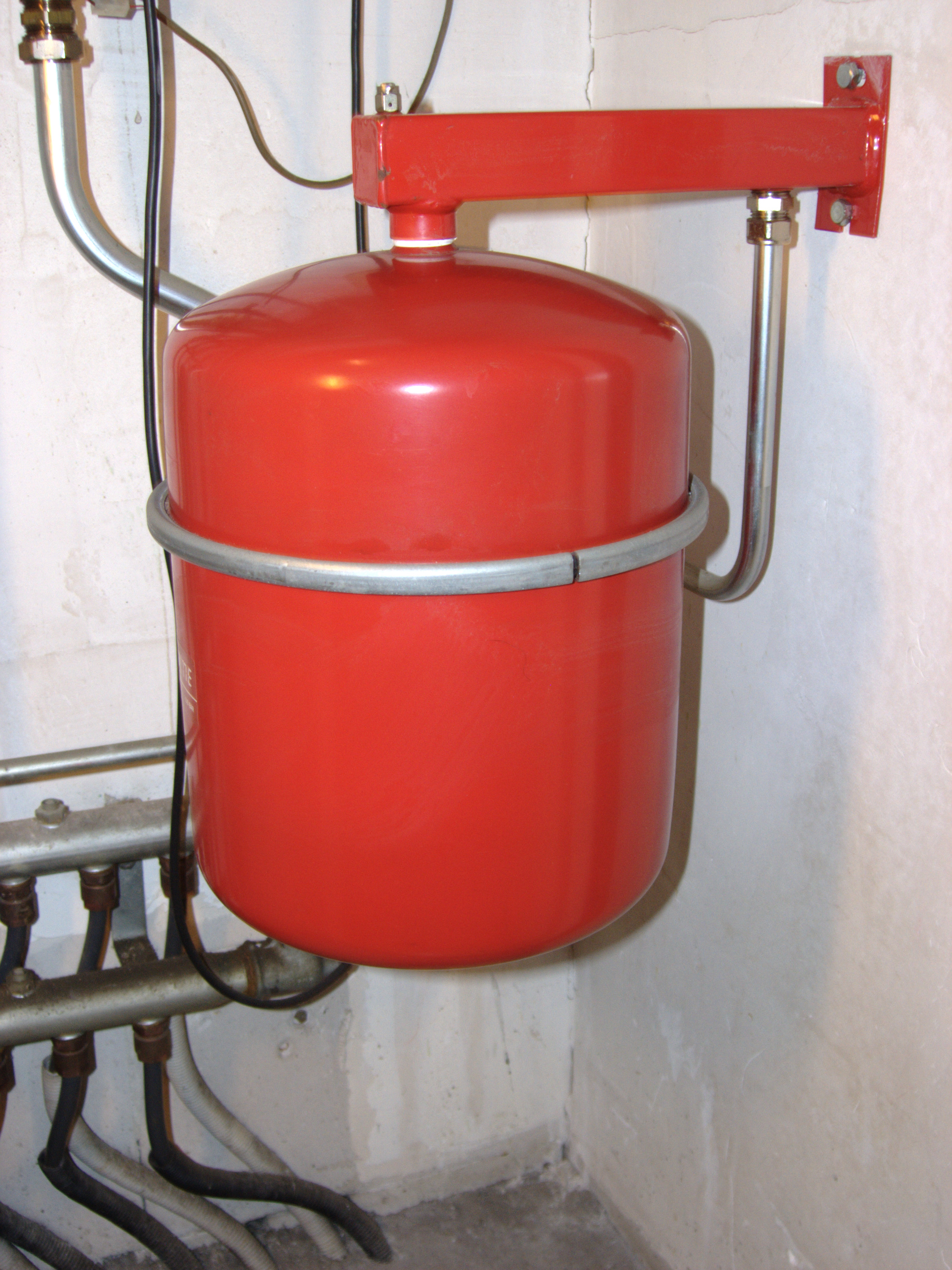 Expansion_tank.jpg Expansion_tank.jpg