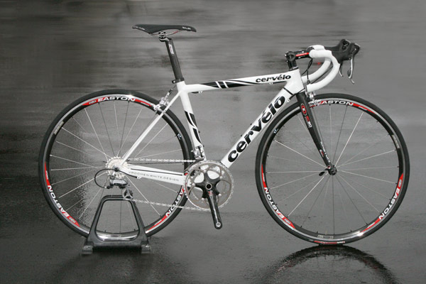 Cervelo_R32_LG.jpg Cervelo_R32_LG.jpg