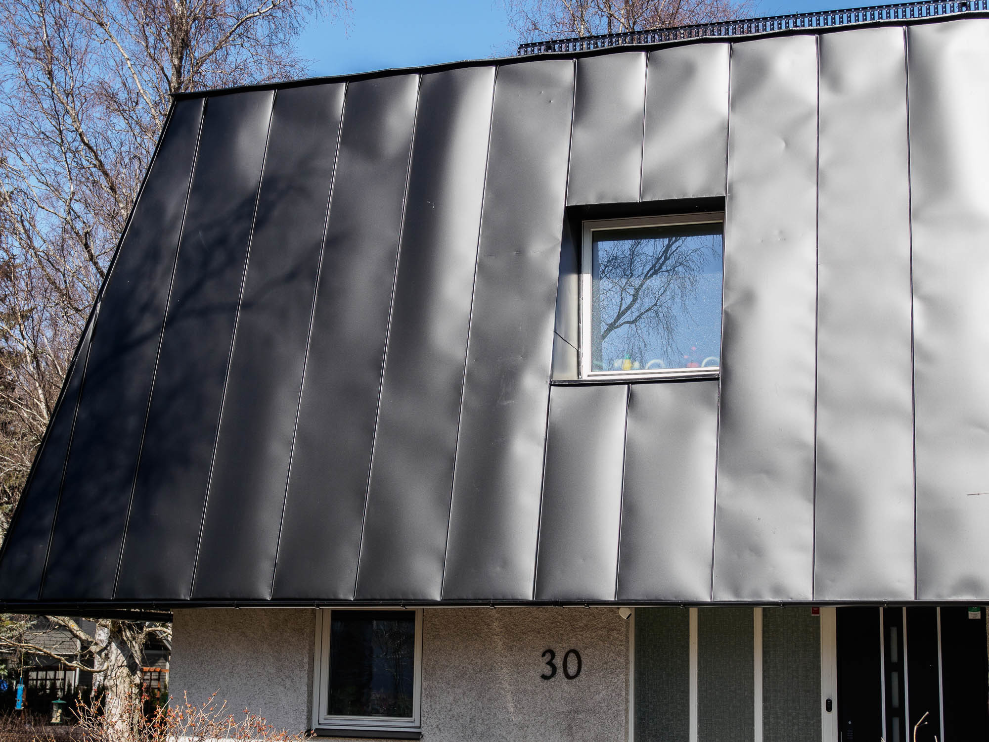 Ska falsat/dubbelfalsat plåttak se så buckligt ut | Byggahus.se