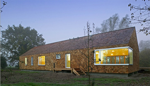 cederträ på fasaden