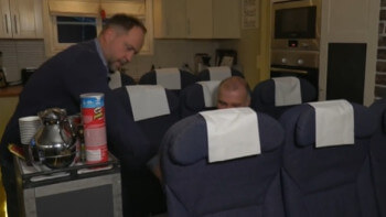 Byggde om köket till flygplanskabin