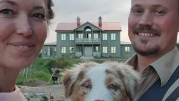 De har byggt sin egen herrgård