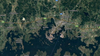 Granne försökte motorsåga sig in i hus