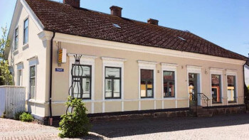Många turer runt ändrade fönster på q-märkt hus
