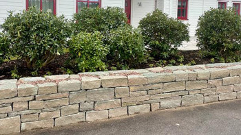 Bygga stödmur – material, välja design & regler