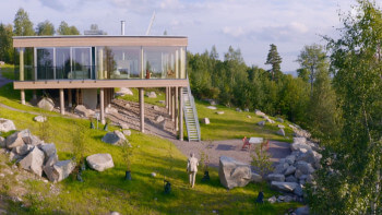 De bygger en box på 25 pelare vid Siljan – Grand Designs
