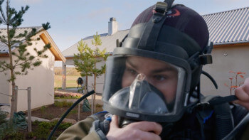 Ostrondykaren bygger hus med ostronskal i fasaden – Grand Designs