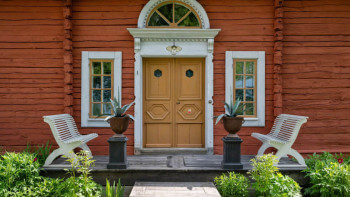 Guide: Välj en ytterdörr som håller länge – snygg, säker och energisnål