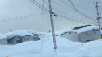 Många döda efter att ha skottat snö på taket