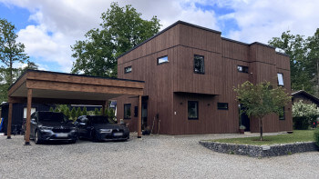 De byggde sitt drömhus själva på knappt ett år