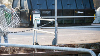 Felsorterat avfall ledde till slagsmål på återvinningen