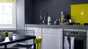 Gråa nyanser på väggen