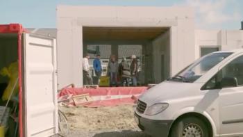 Byggboomen eldas på med utländska hantverkare
