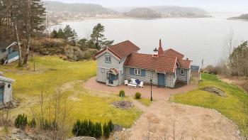 Oldsberg säljer sommarhus - målat av konstnär