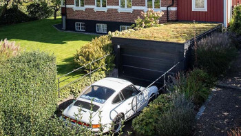 8 genomtänkta garage till salu - från grästak till herrgårdsstil