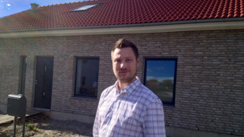 Byggde gediget tegelhus utan vanlig uppvärmning