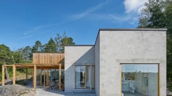 Örnberget med rum ute och inne