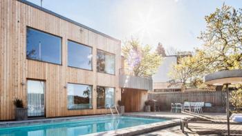 Totalförvandlat 1960-talshus på Duvnäsudden