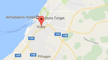 Sålde sina hus men blev blåsta på nya tomten