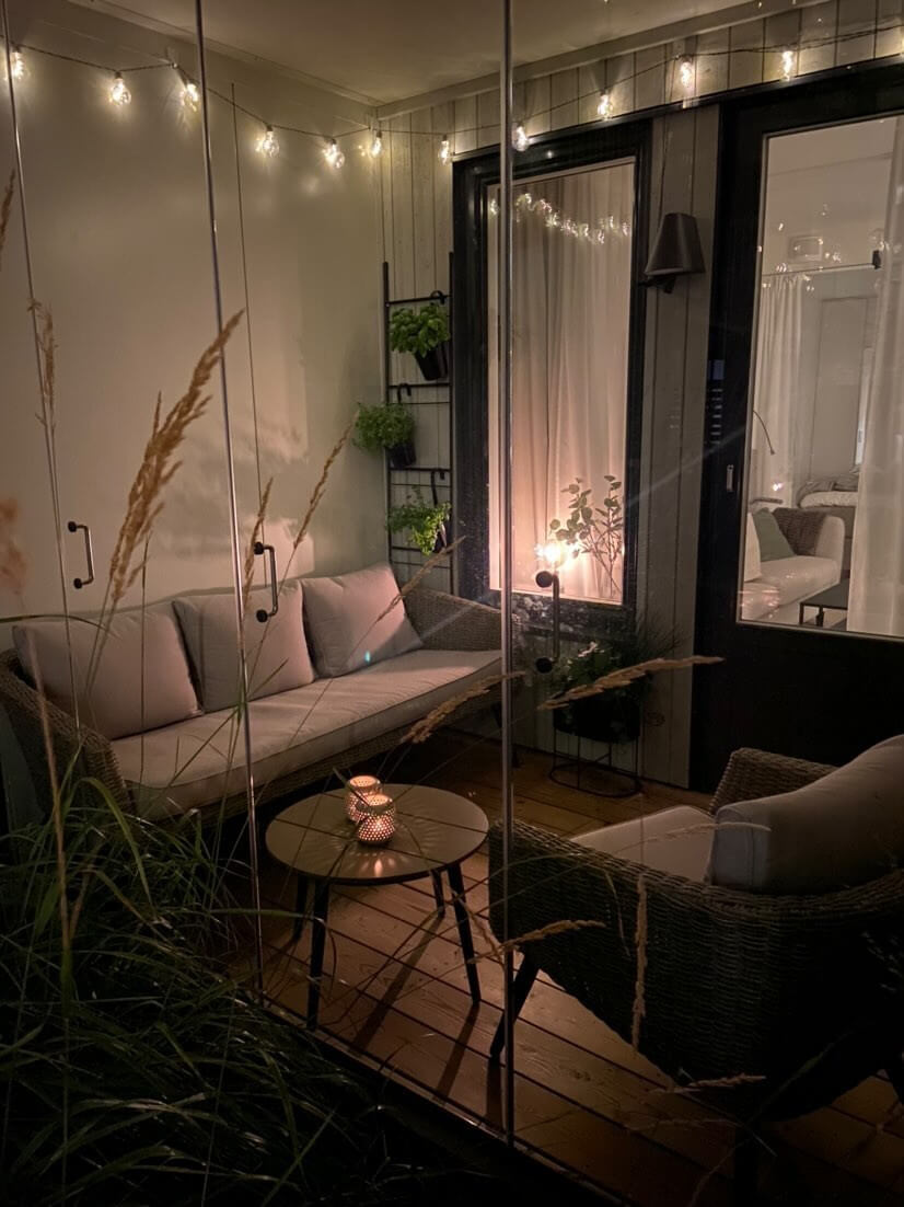Inglasad altan inredd till uterum