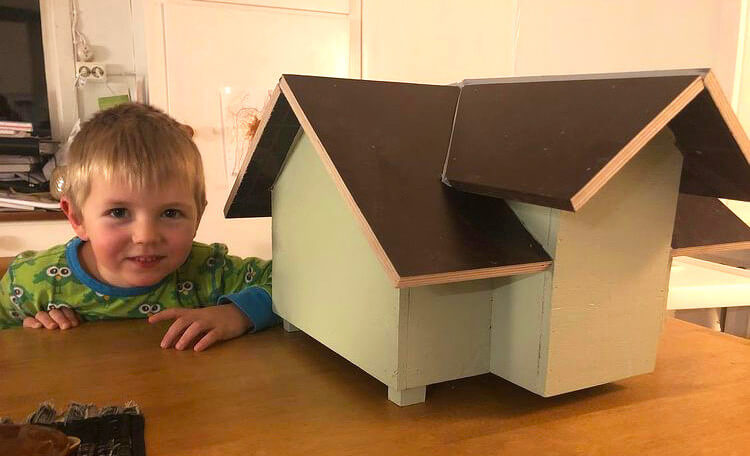 Fågelbord modell av hus