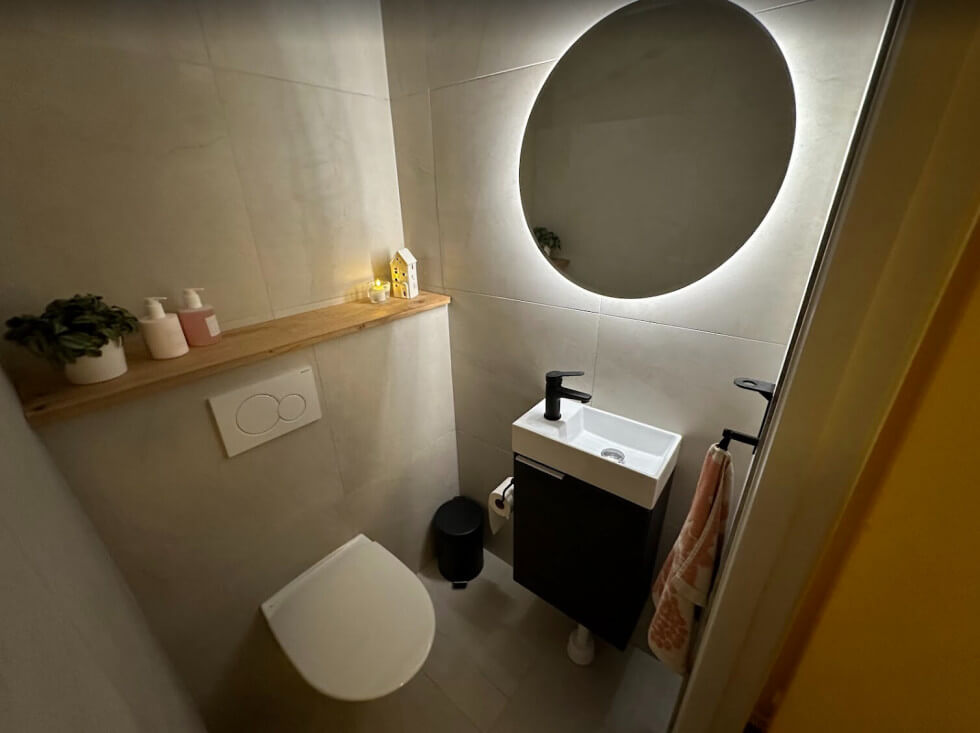 nyrenoverad gästtoalett
