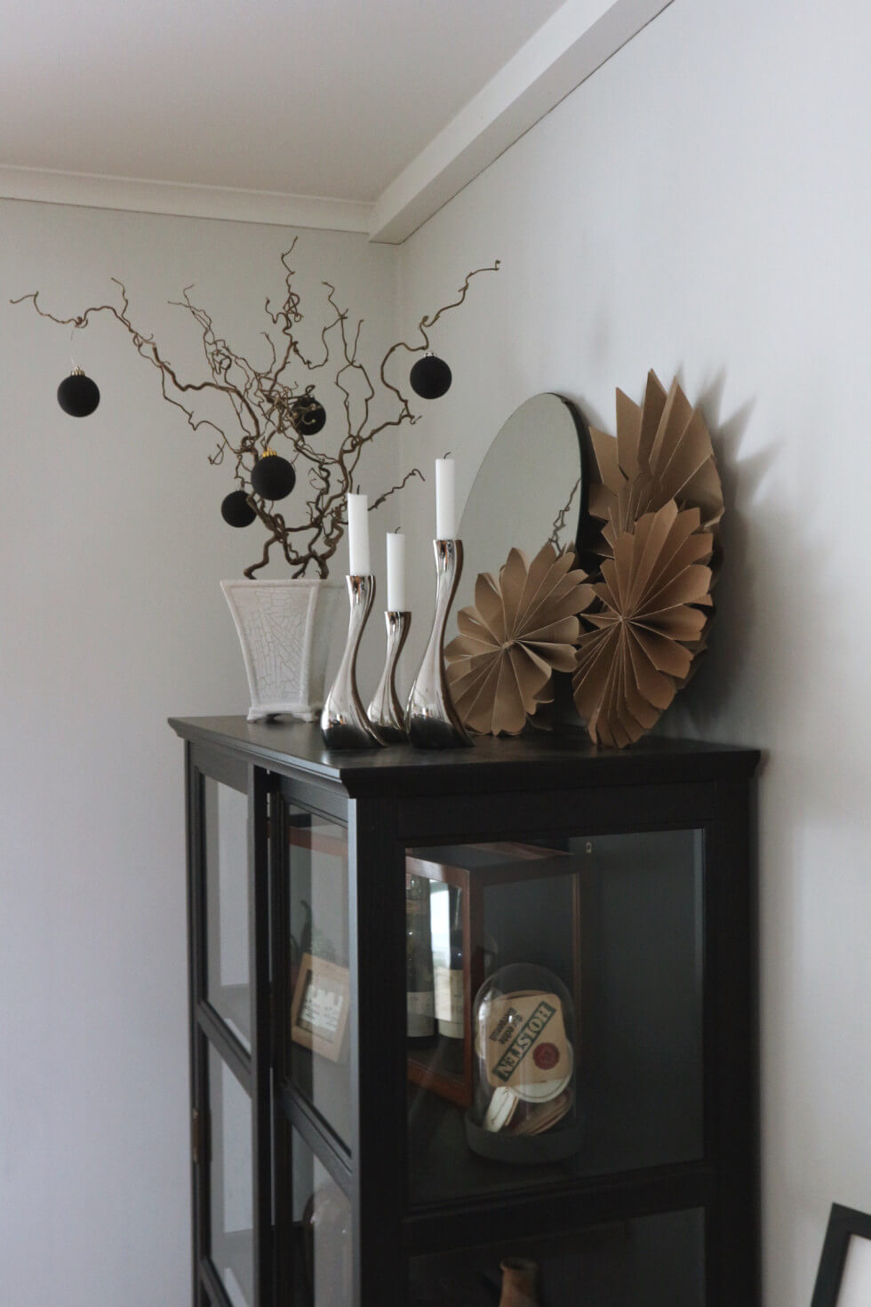 julpyssel spraymala julgrankulor ormhassel