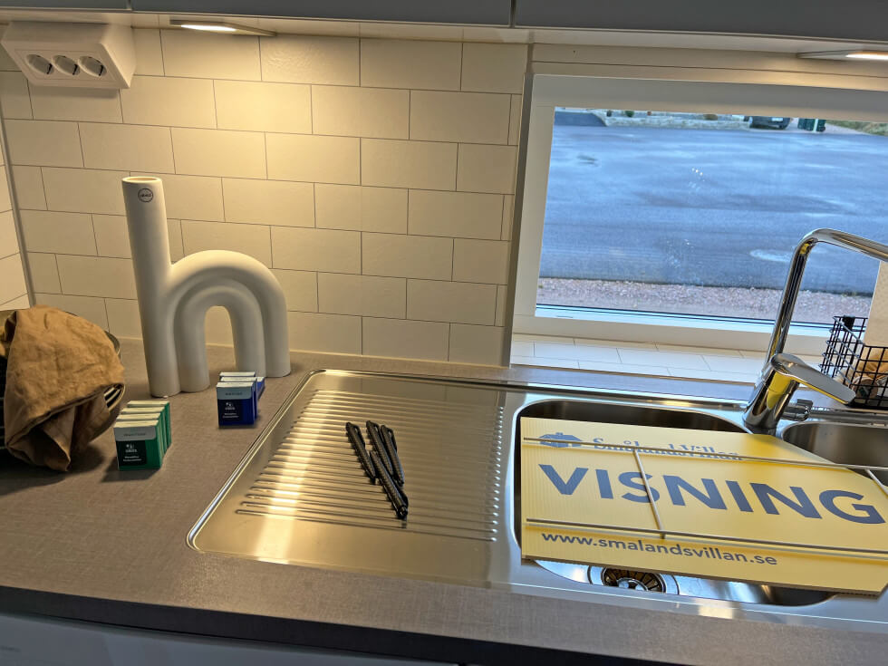 smålandsvillan villa kalmar visningshus kök diskbänk backsplash