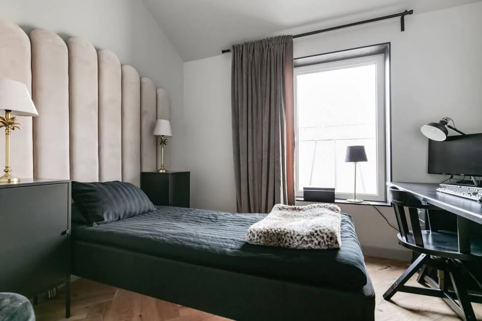 sovrum vågig sänggavel