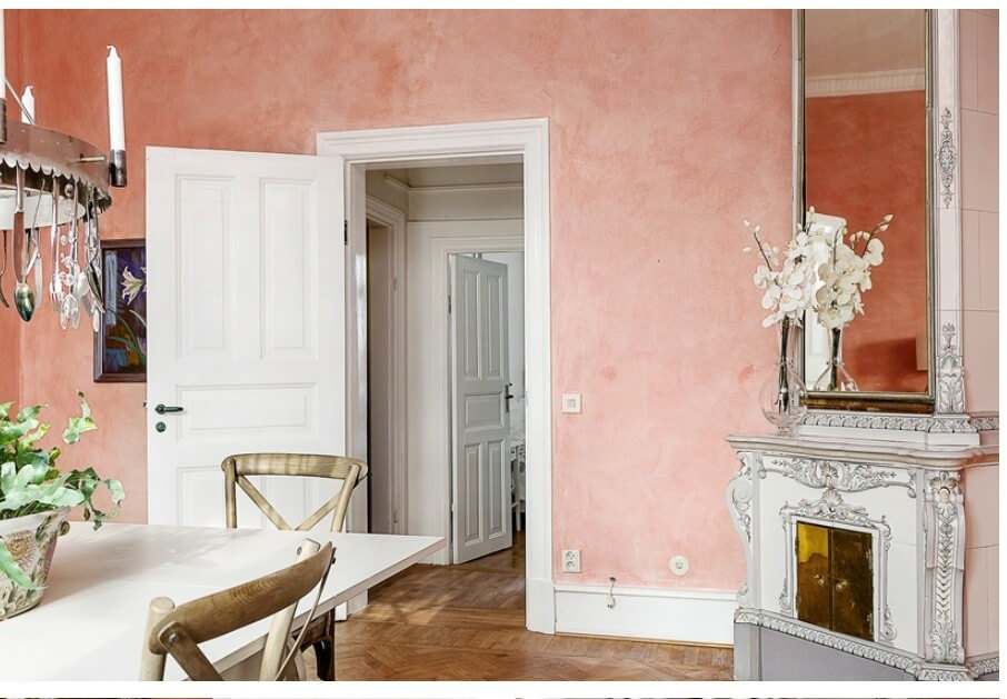 rosa kalkväggar i vardagsrum.jpg