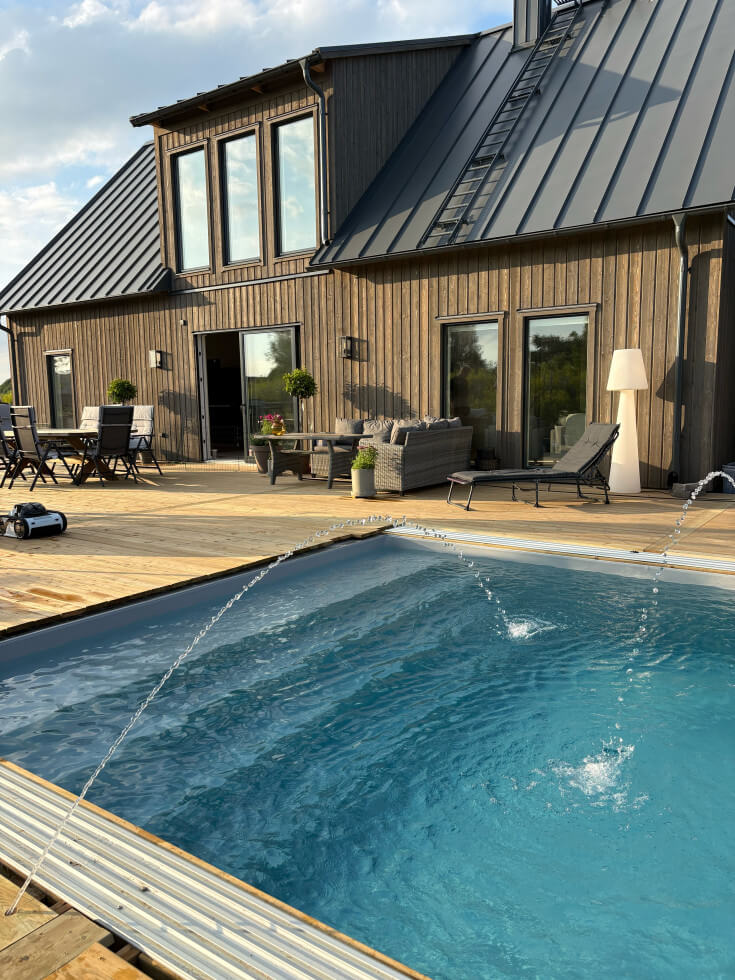 Huset och poolen klar