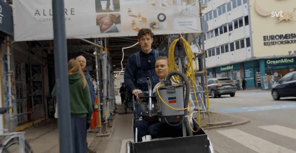 Louise och Carl cyklar i köpenhamn