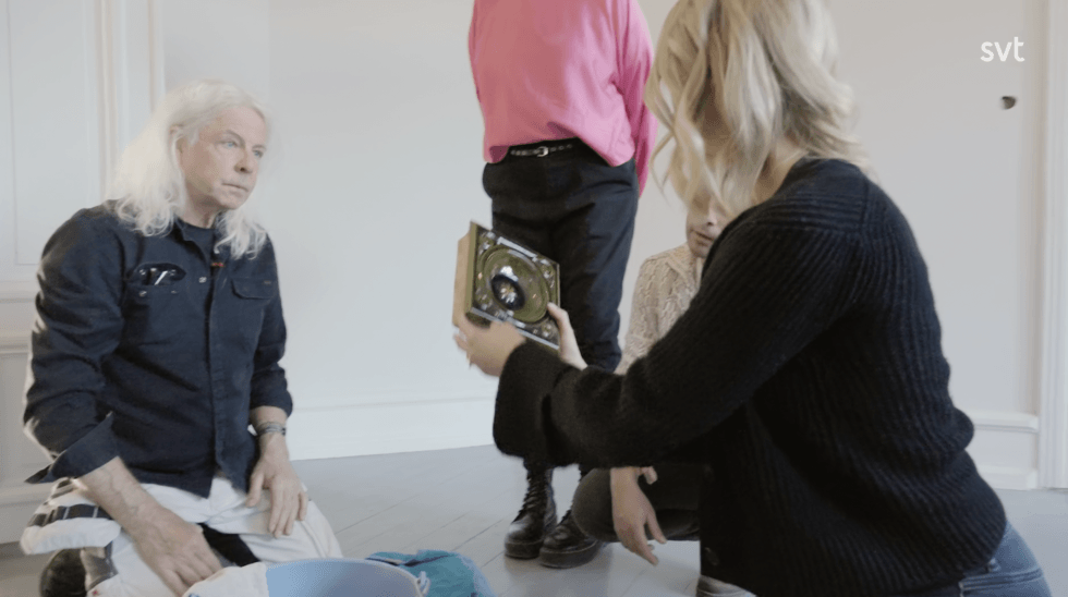 Helge är på plats och kaklar