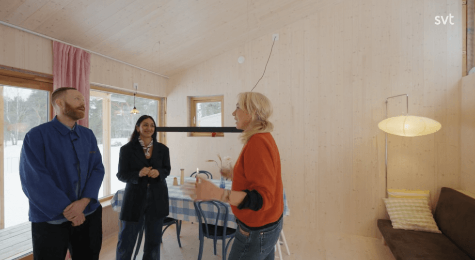 Anne är på besök hos Johan och Seher