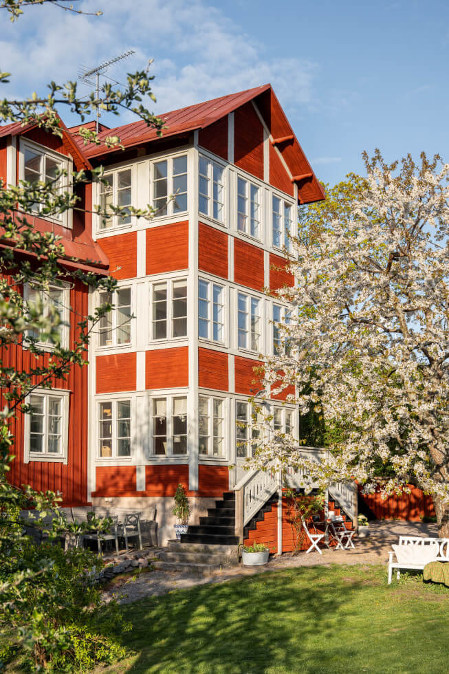 Huset har entré på både fram- och baksida