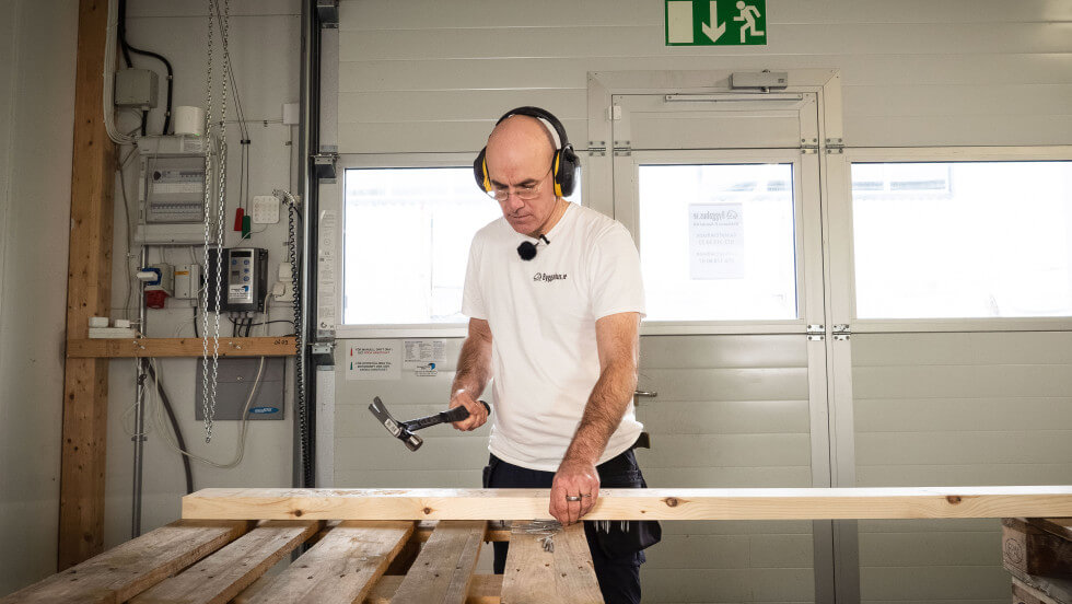 Per slår med estwing ultra hammare