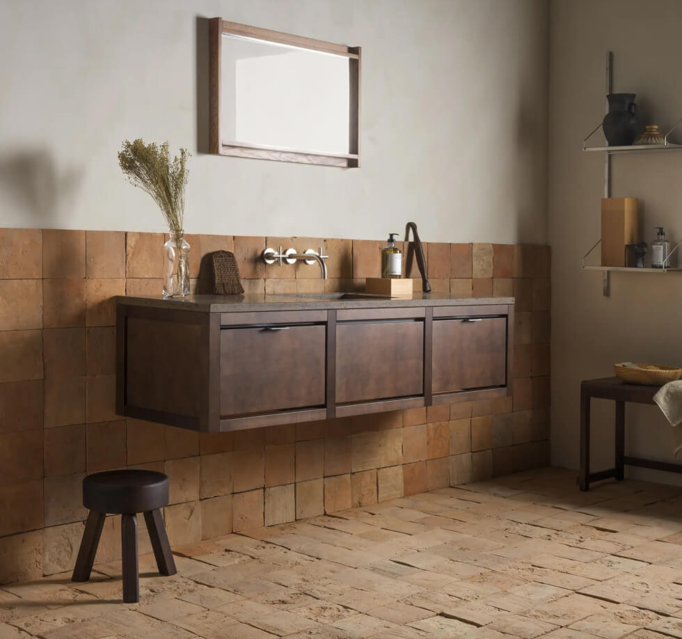 Halva väggen kaklad