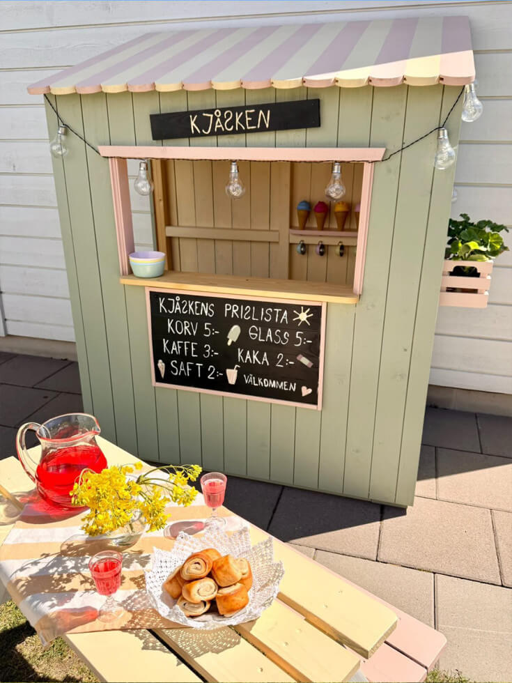 Kjåsken blev en populär glasskiosk med serveringslucka, glassdisk och egen kassa. Foto: Privat