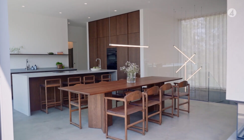 Mörkbetsad ek i kök