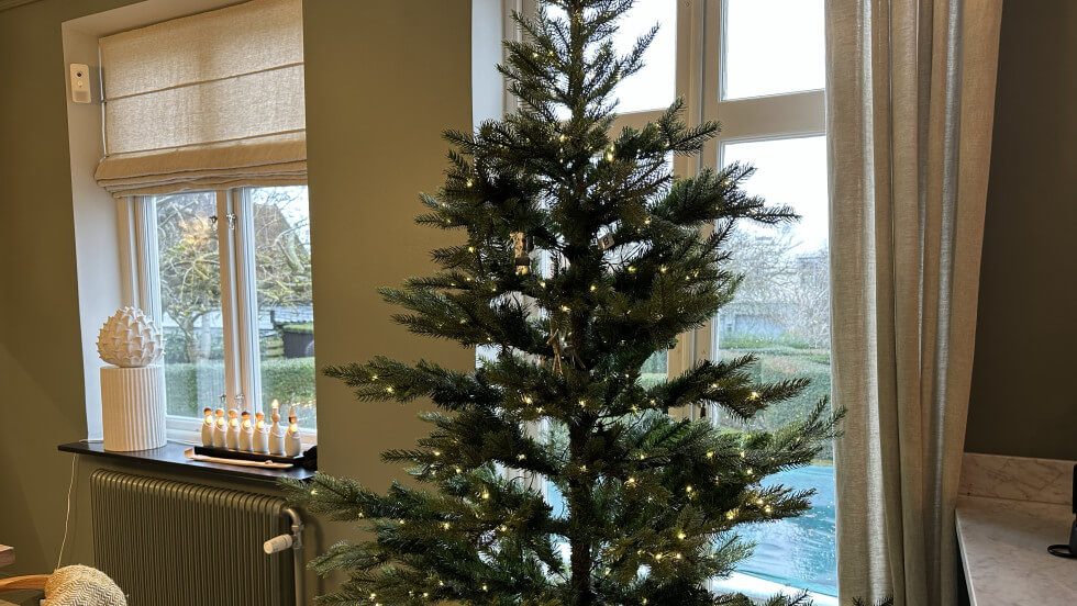 Plastgran med belysning