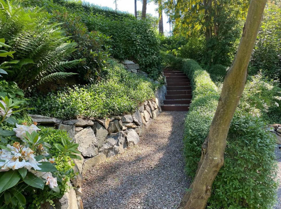 Slänt av Bromma Garden