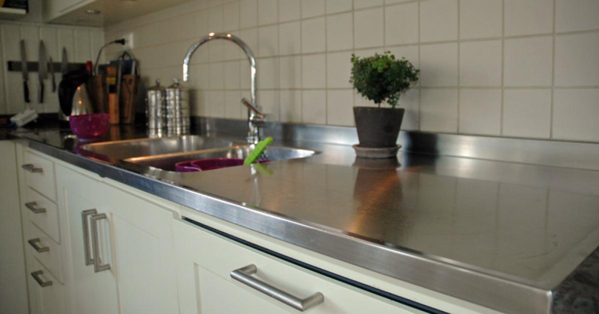 Gammal hederlig rostfri diskbänk | Byggahus.se
