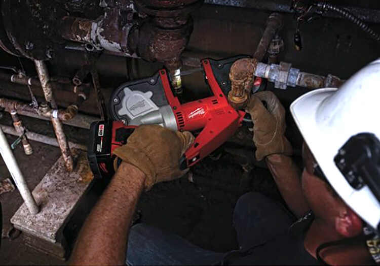 Handhållen bandsåg