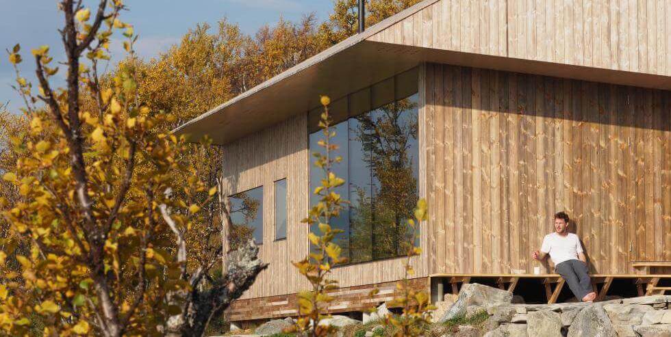 Jon Danielsen Aarhus ritade ett litet hus åt sig och sin familj.