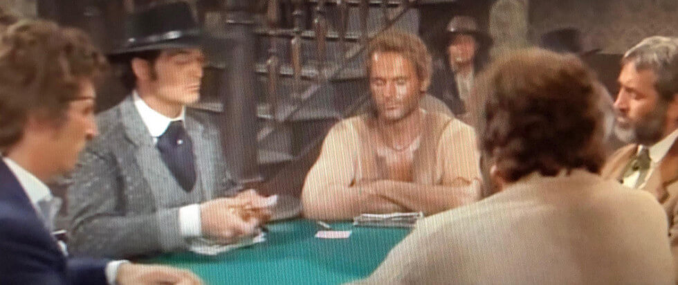 På bilden en pokerscen från spagettivästernfilmen Trinity.